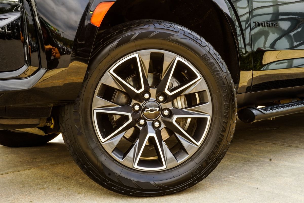 Used 2021 Black Chevrolet Z71 image 3
