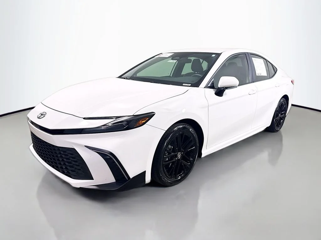 Used 2026 Ice Cap Toyota SE image 3