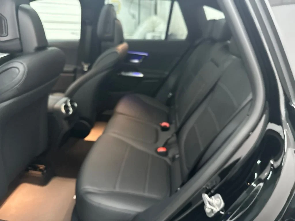 New 2027 Black Mercedes-Benz GLC 300 image 22