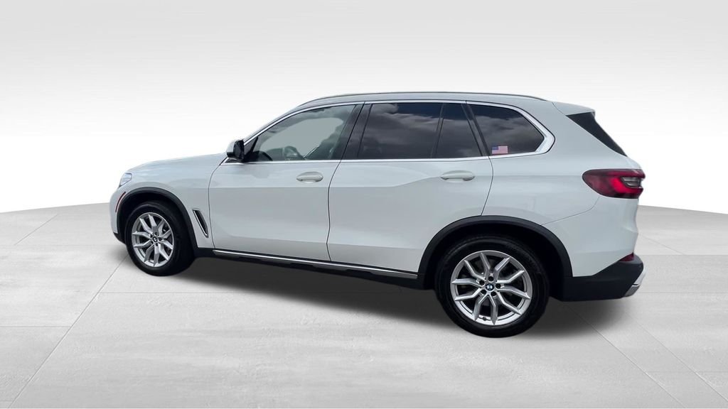 Used 2021 White BMW sDrive40i image 13