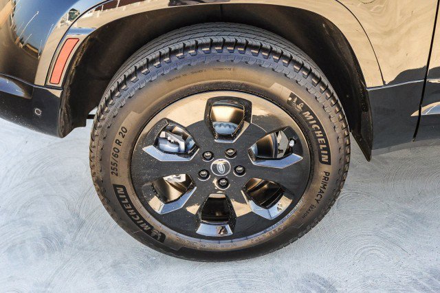 Certified Used 2025 Black Land Rover X-Dynamic SE image 8