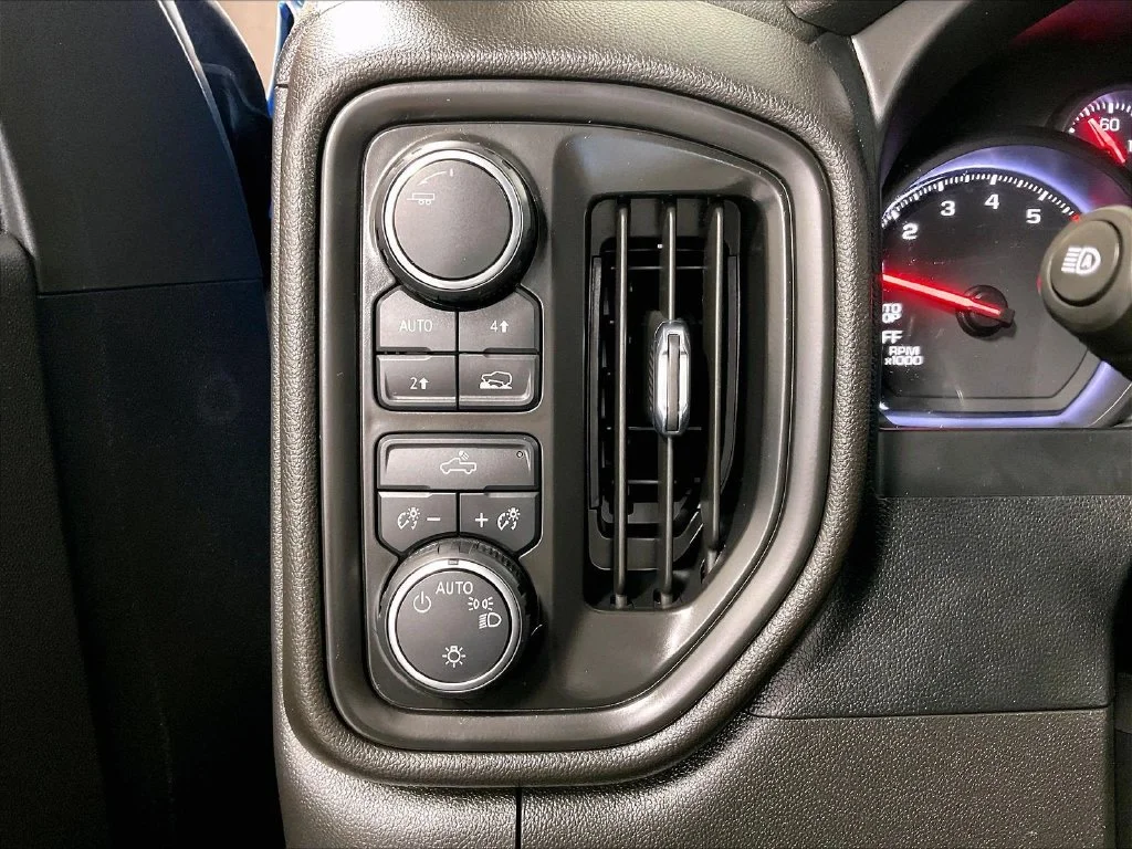 Used 2023 Blue Chevrolet Custom image 25