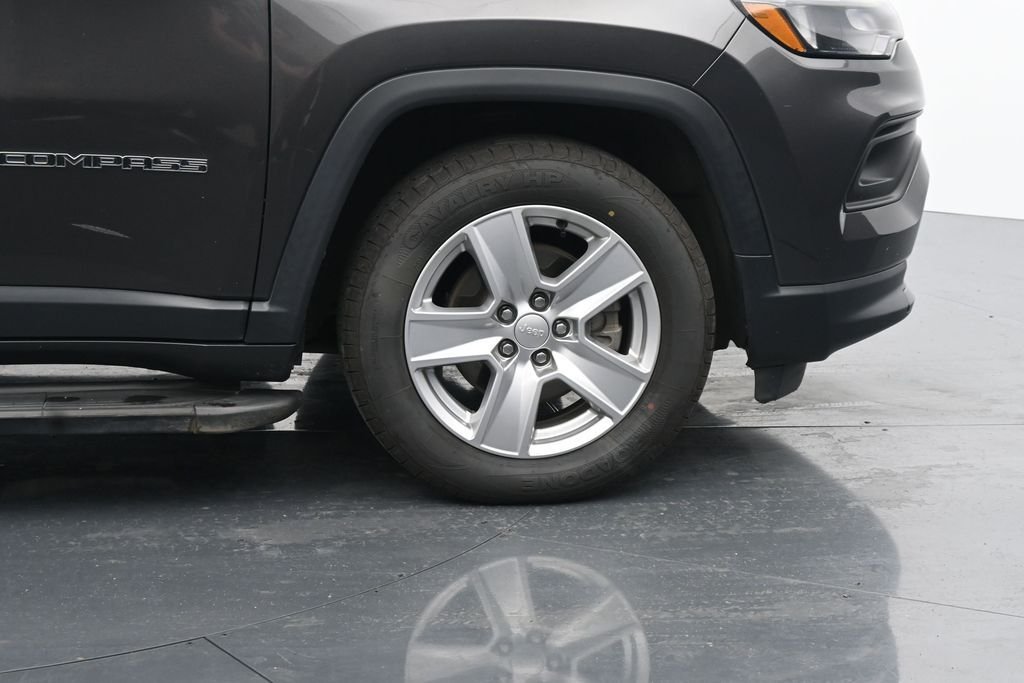 Used 2022 Gray Jeep Latitude image 11