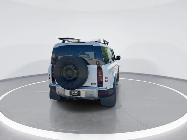Used 2023 White Land Rover S image 7