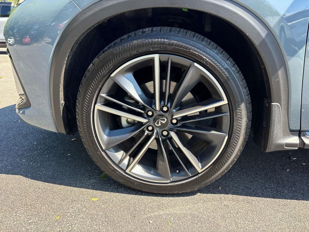 Certified Used 2025 Gray INFINITI LUXE image 9