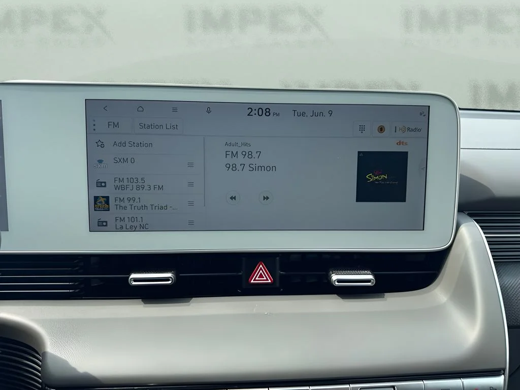 Used 2024 Gray Hyundai SEL image 17