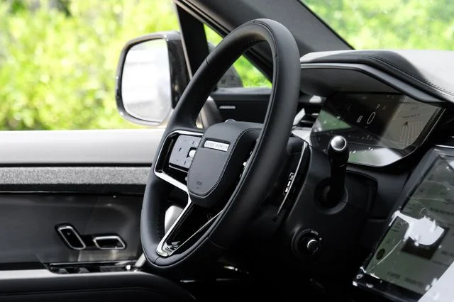 New 2026 Fuji White Land Rover Dynamic SE image 17