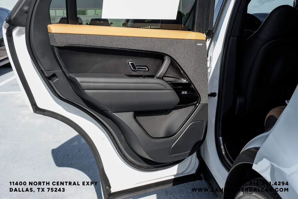 New 2026 Fuji White Land Rover Dynamic SE image 42