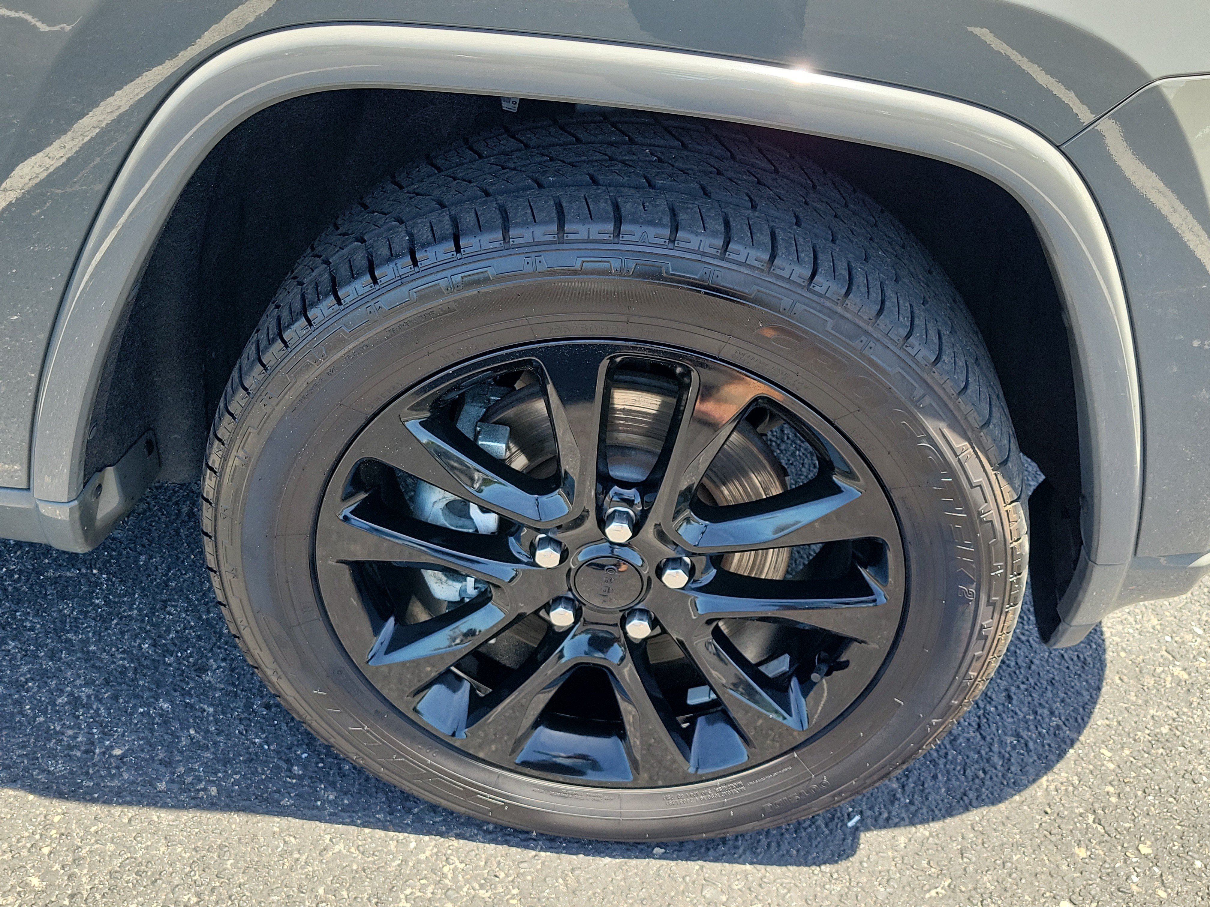 Used 2021 Sting-Gray Clearcoat Jeep Laredo X image 7