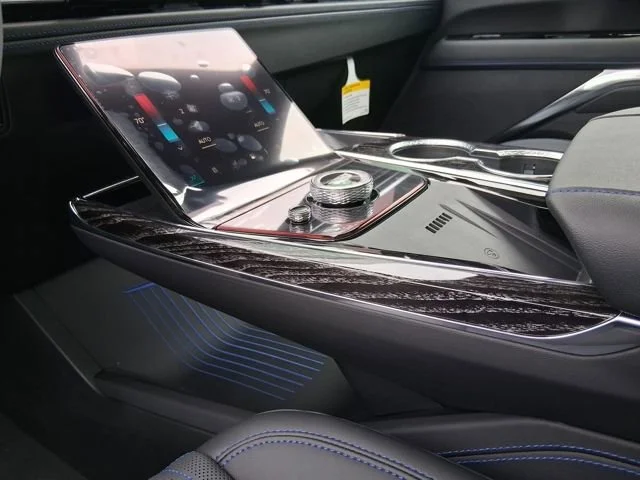 2026 Cadillac Escalade IQ Luxury - Photo 17
