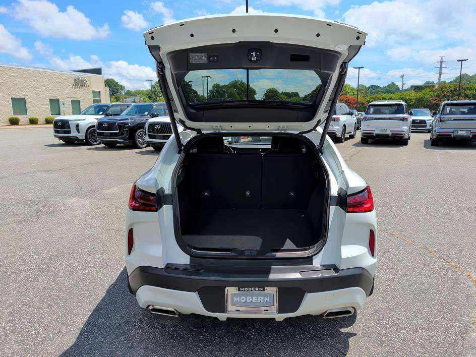 Certified Used 2025 Radiant White INFINITI SENSORY image 15