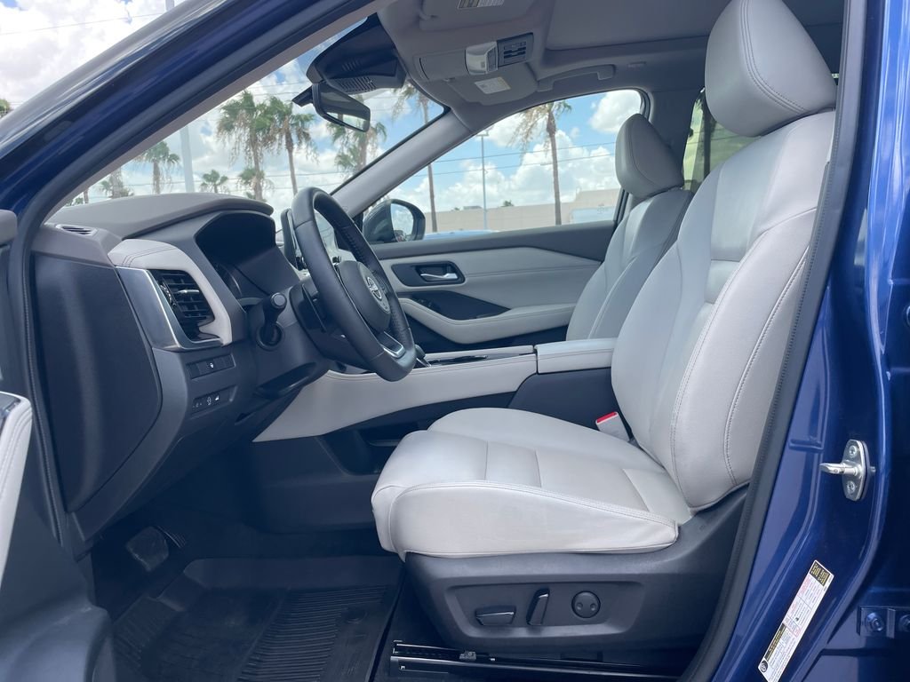 Used 2023 Blue Nissan SL image 9
