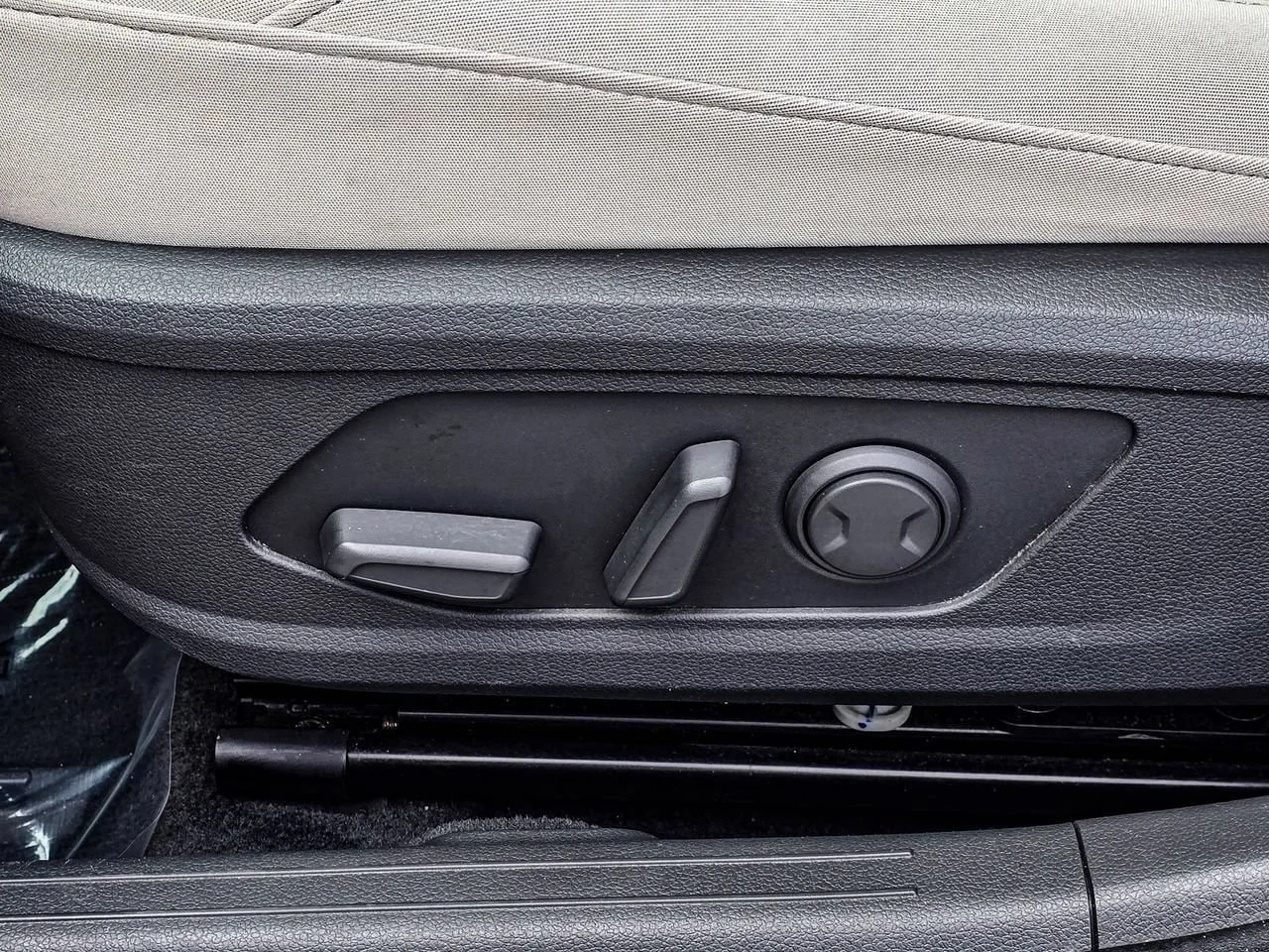 Used 2024  Hyundai SEL image 12