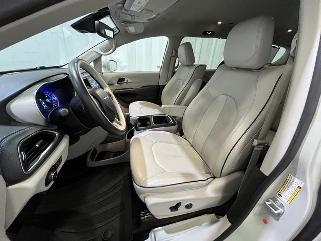 Used 2020 White Chrysler Limited image 10