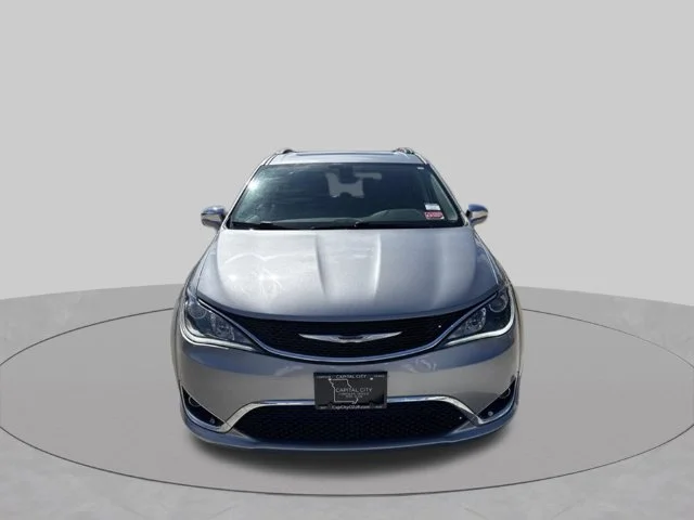 Used 2020 Silver Chrysler Limited image 2