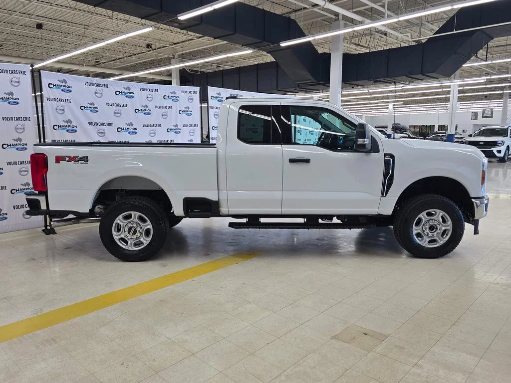 New 2026 Oxford White Ford F-250® XLT image 5
