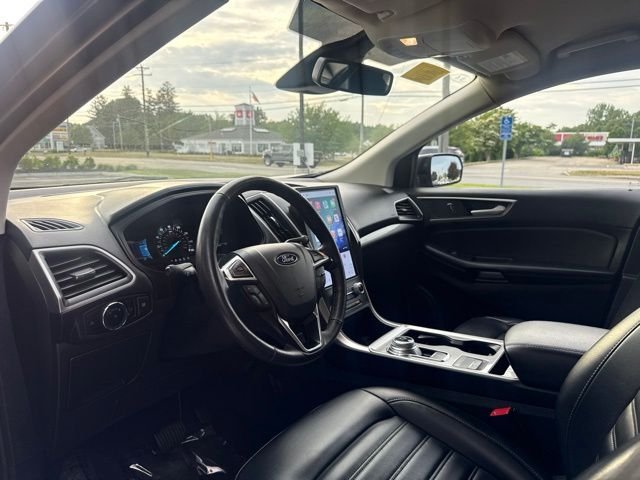 Used 2024 Black Ford SEL image 9