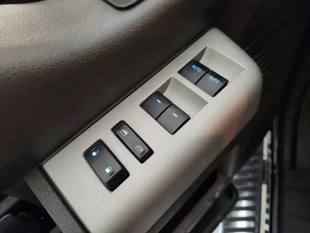 Used 2015 Tuxedo Black Metallic Ford Lariat image 21
