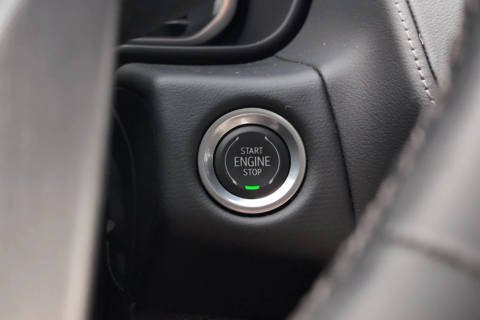 Used 2023 SUMMIT WHITE GMC SLE image 25
