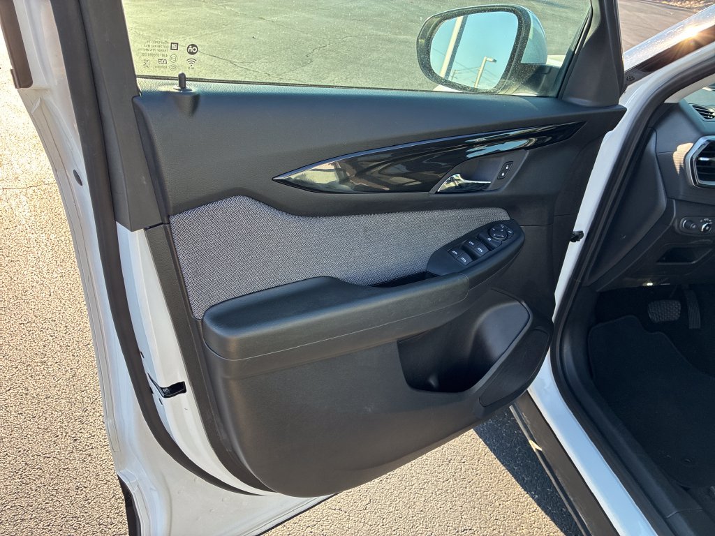Used 2025 White Chevrolet LT image 12