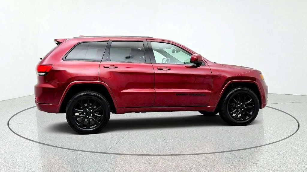 Used 2019 Velvet Red Pearlcoat Jeep Altitude 4x4 image 4