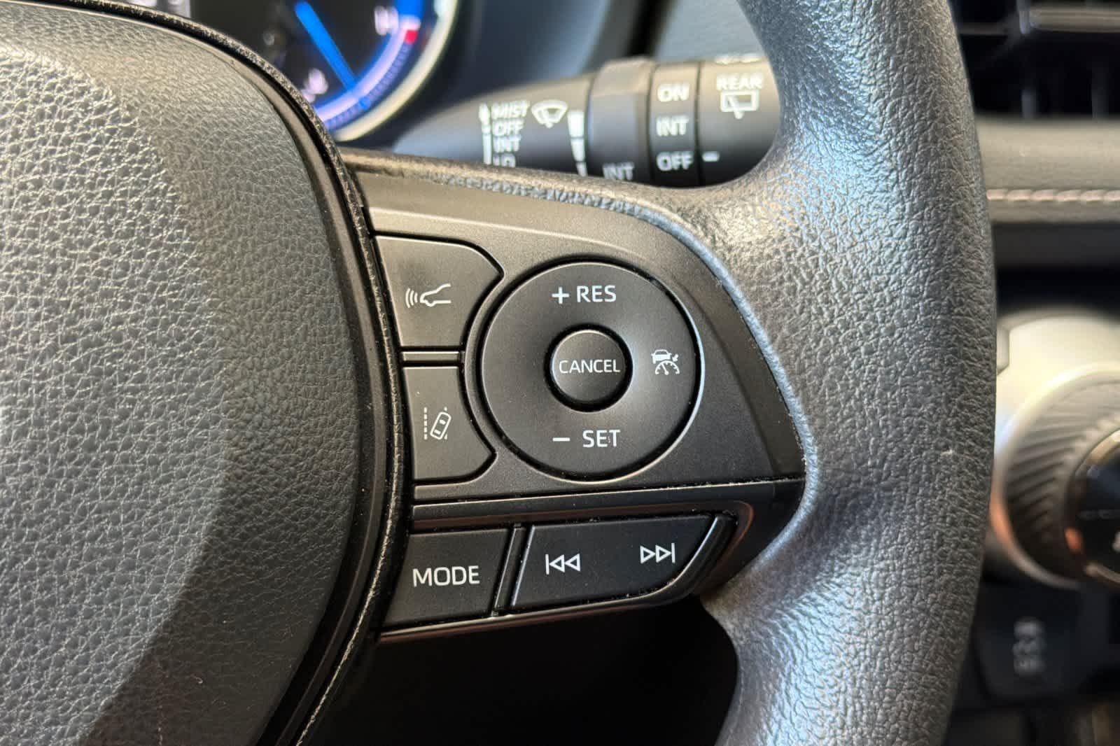 Used 2024 Ice Cap Toyota Hybrid XLE image 27