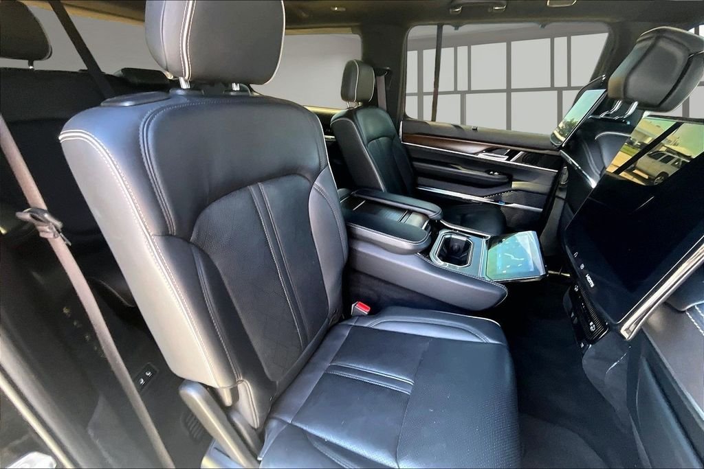 Used 2022 Diamond Black Jeep Series II image 27