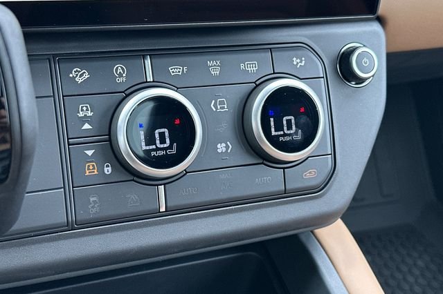 New 2026 Woolstone Green Land Rover X-Dynamic SE image 19
