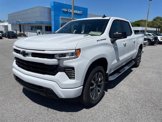 Used 2025 Summit White Chevrolet RST image 3