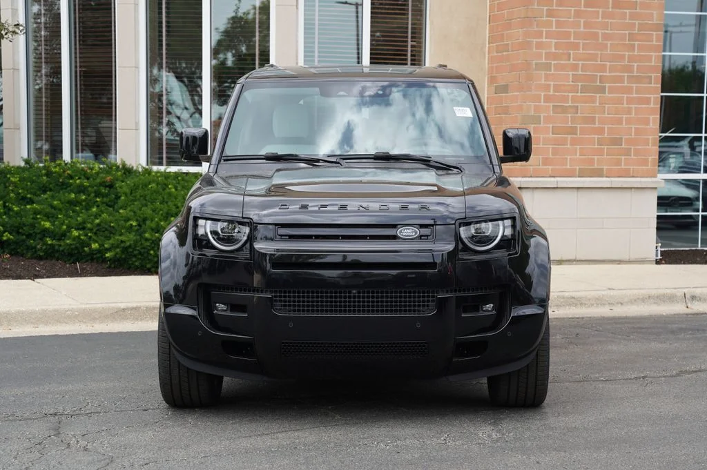 Used 2026 Black Land Rover X-Dynamic SE image 4