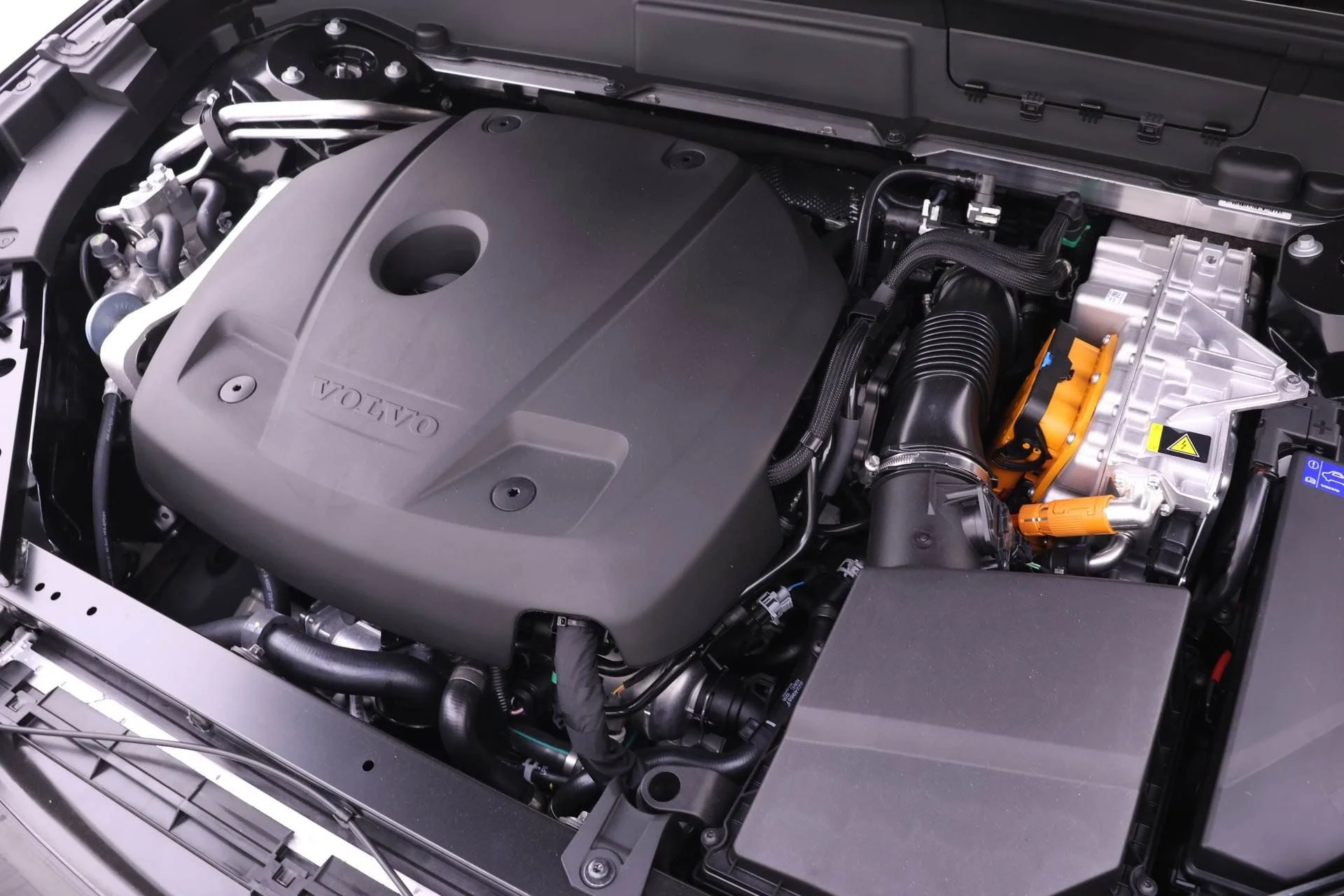 2025 Volvo XC60 Plus - Photo 16