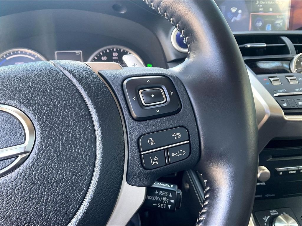 Used 2021 White Lexus 300h image 24