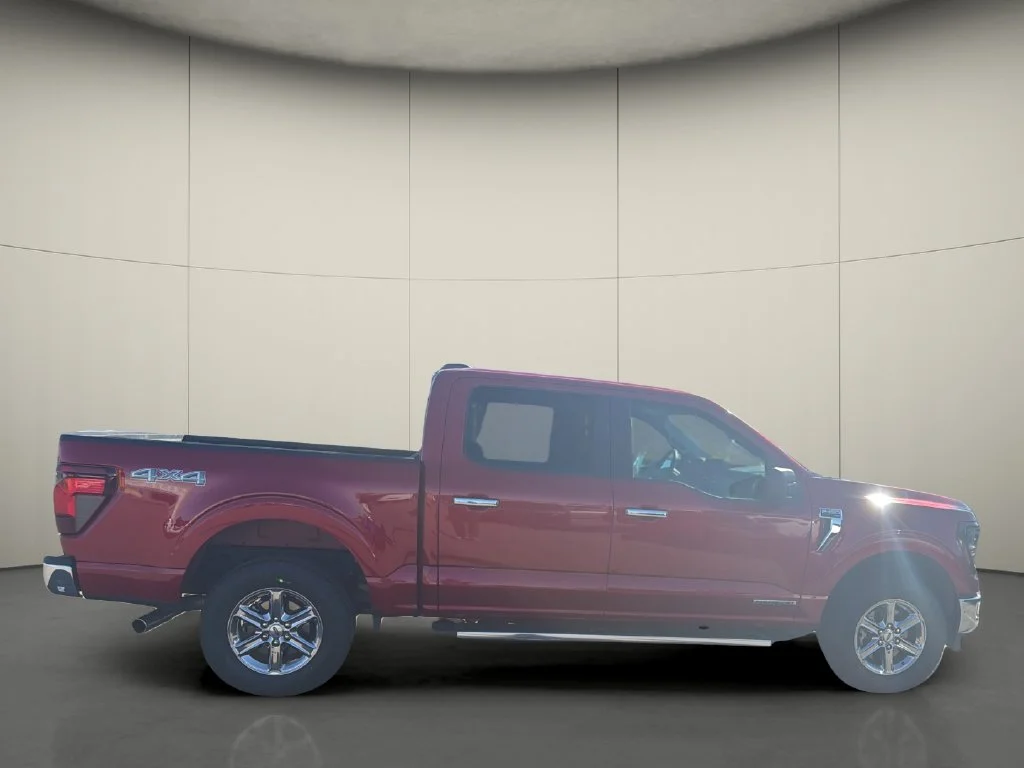 Used 2025 Red Ford XLT image 8