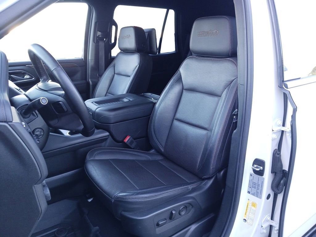 Used 2023 Iridescent Pearl Tricoat Chevrolet High Country image 28