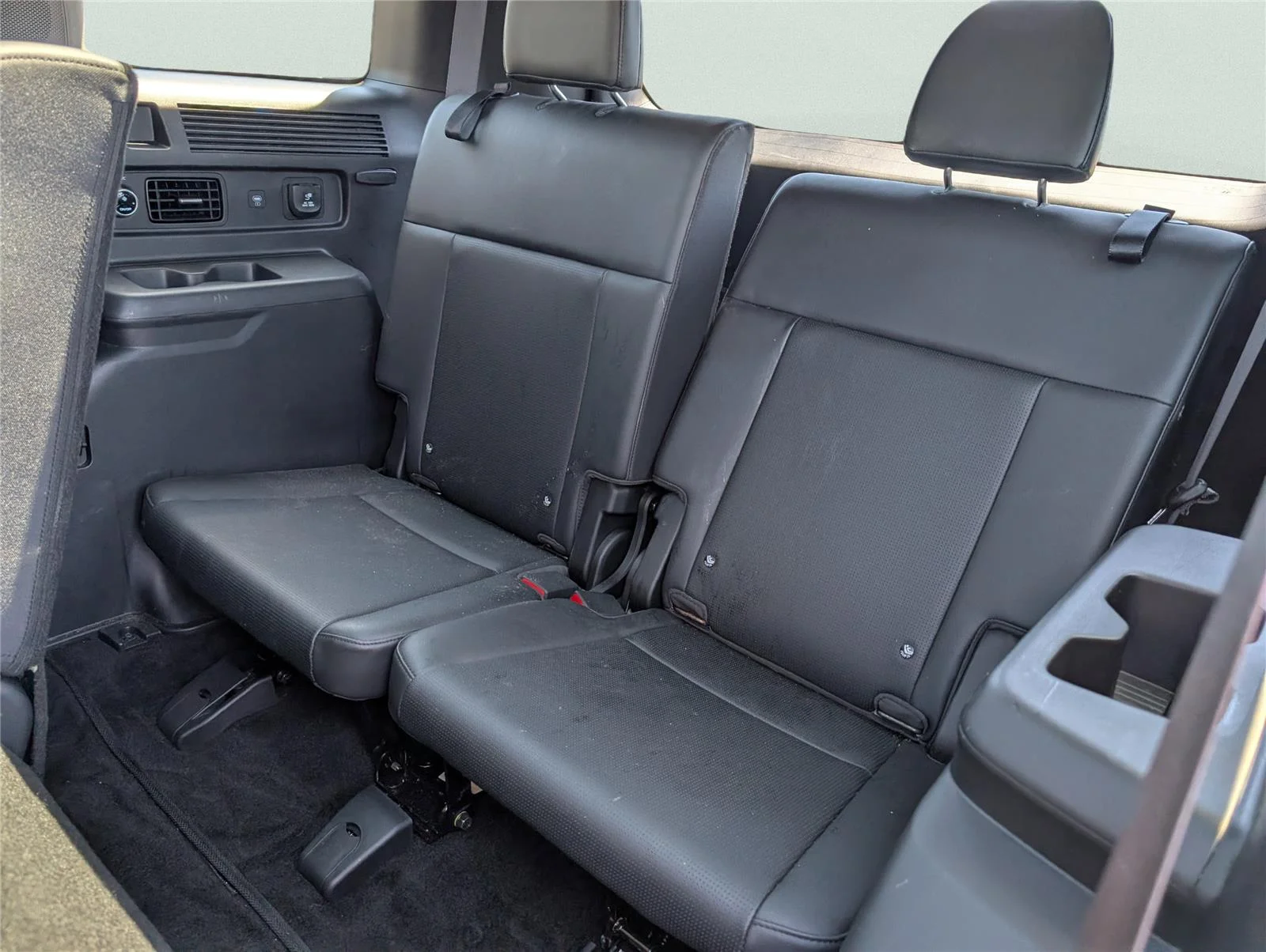 Used 2025 Hampton Gray Hyundai Limited image 32