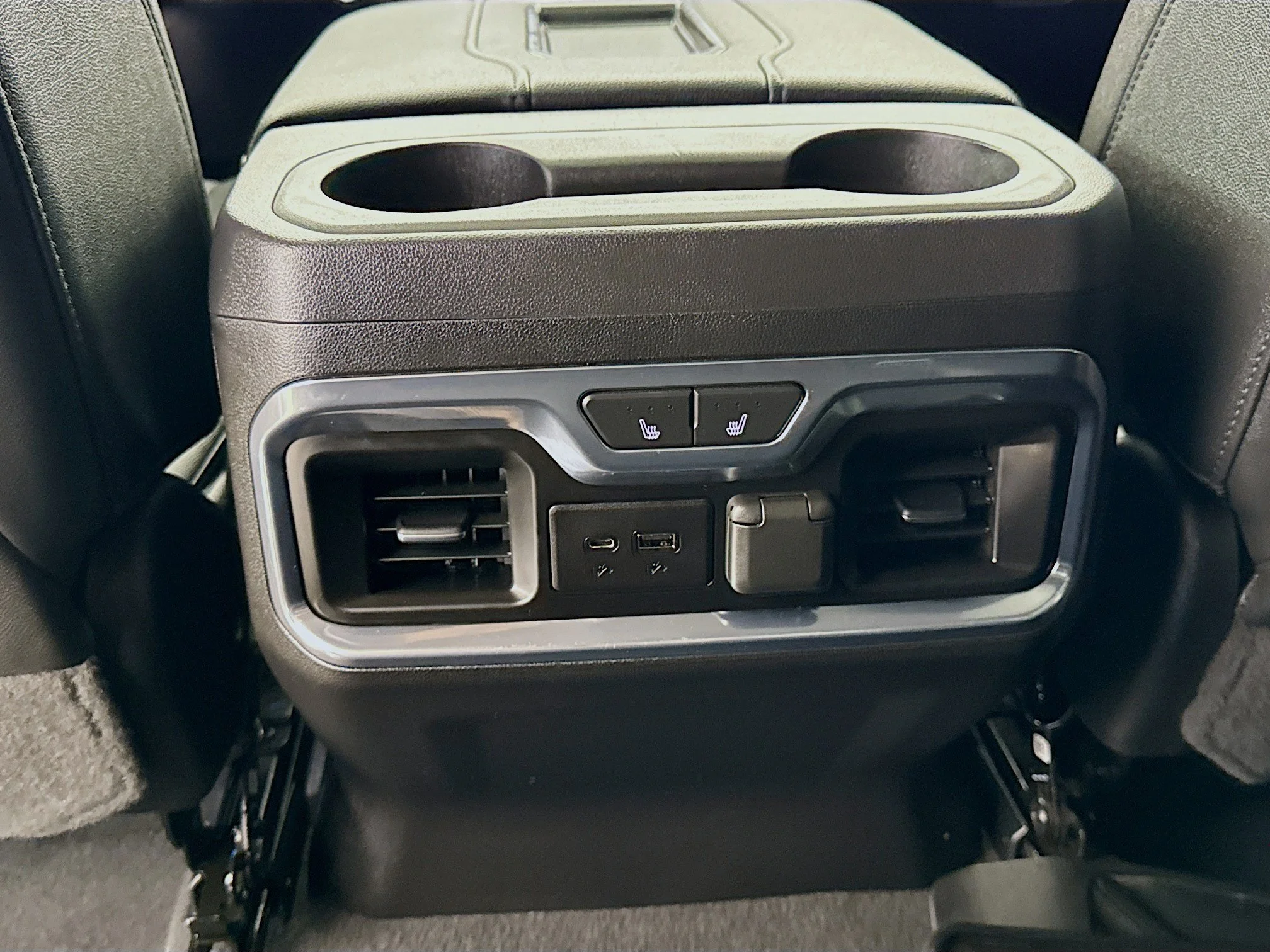 Used 2021 IRIDESCENT PEARL TRICOAT Chevrolet LTZ image 29