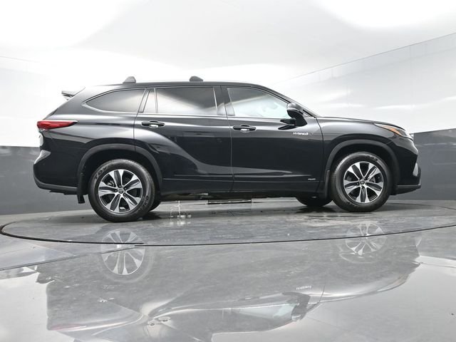 Used 2021 Black Toyota XLE image 58