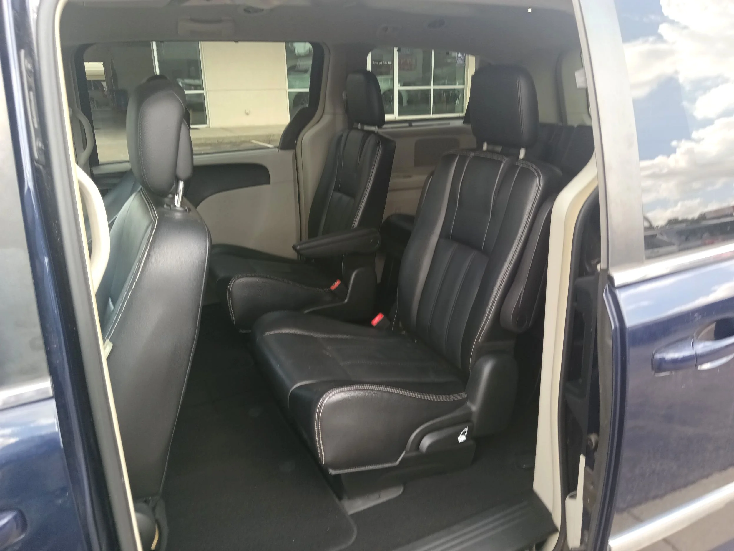 Used 2015 Blue Chrysler Touring image 10