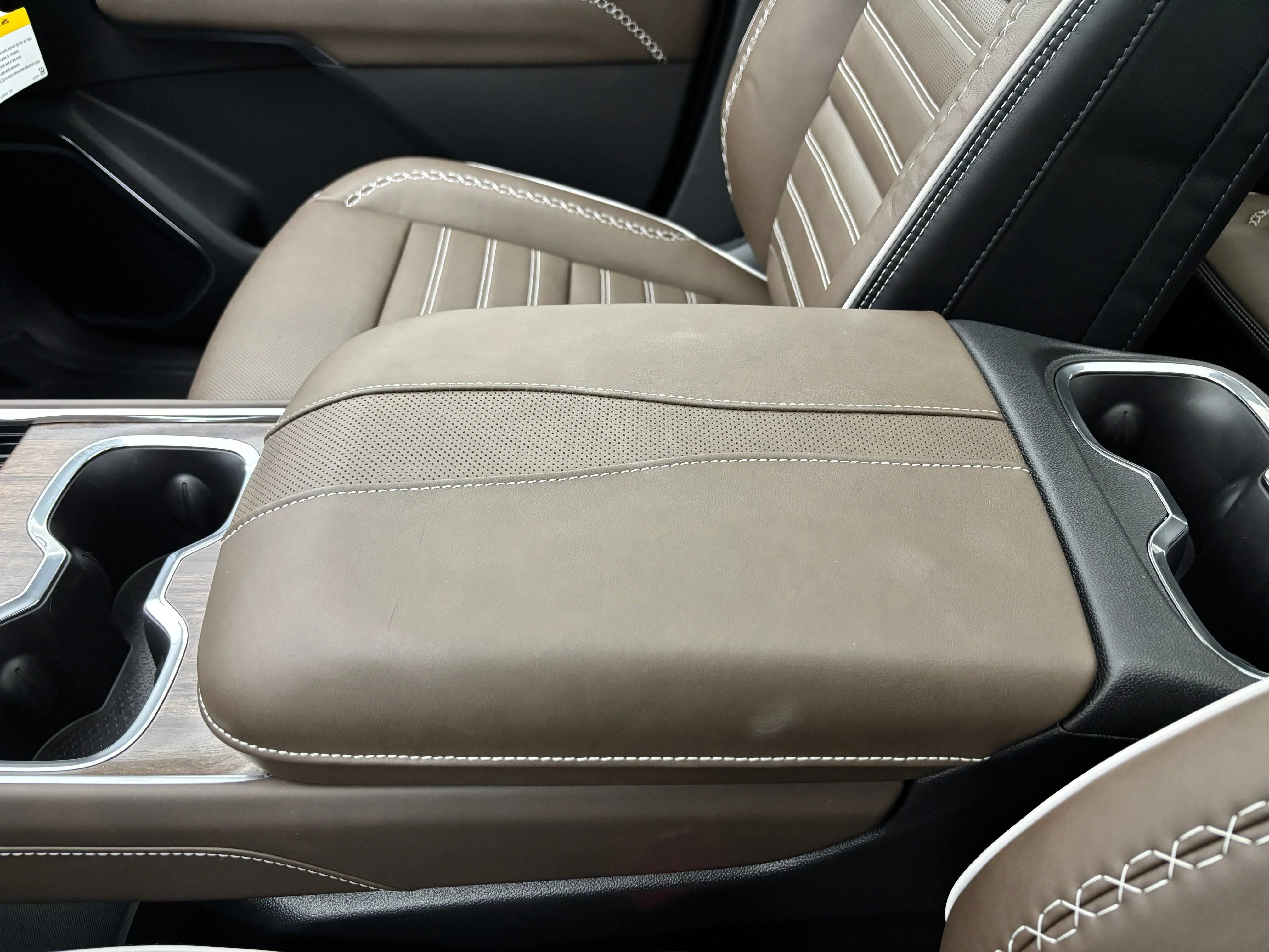 2026 GMC Acadia Denali Ultimate - Photo 35