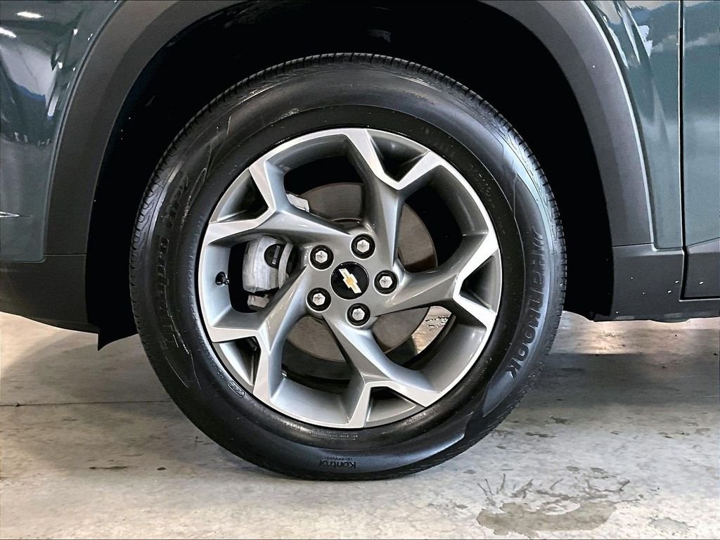 Used 2025 Gray Chevrolet LT image 7