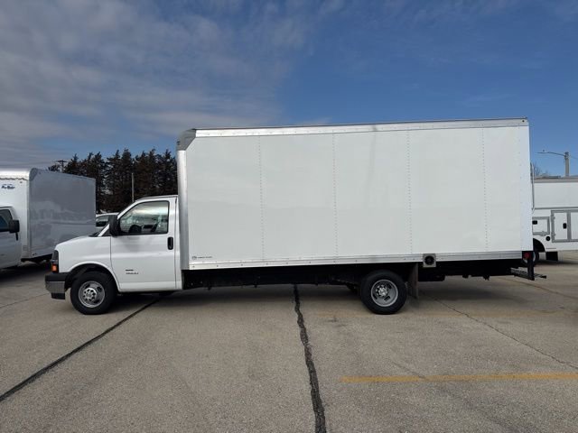 New 2025 Summit White Chevrolet 2WT image 3