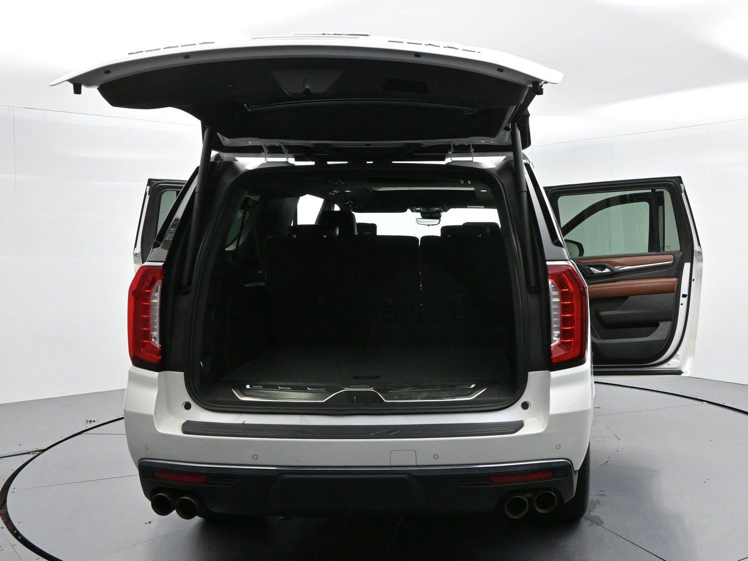 Used 2023 WHITE FROST TRICOAT GMC Denali Ultimate image 46