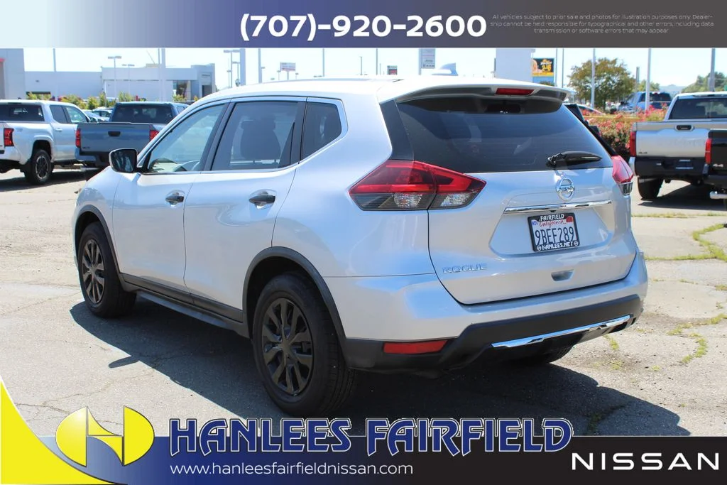Used 2020 Silver Nissan S image 9