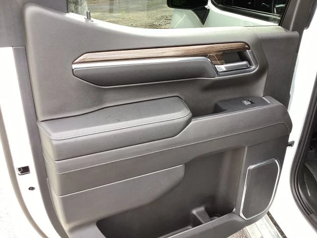 Used 2023 Summit White Chevrolet RST image 13