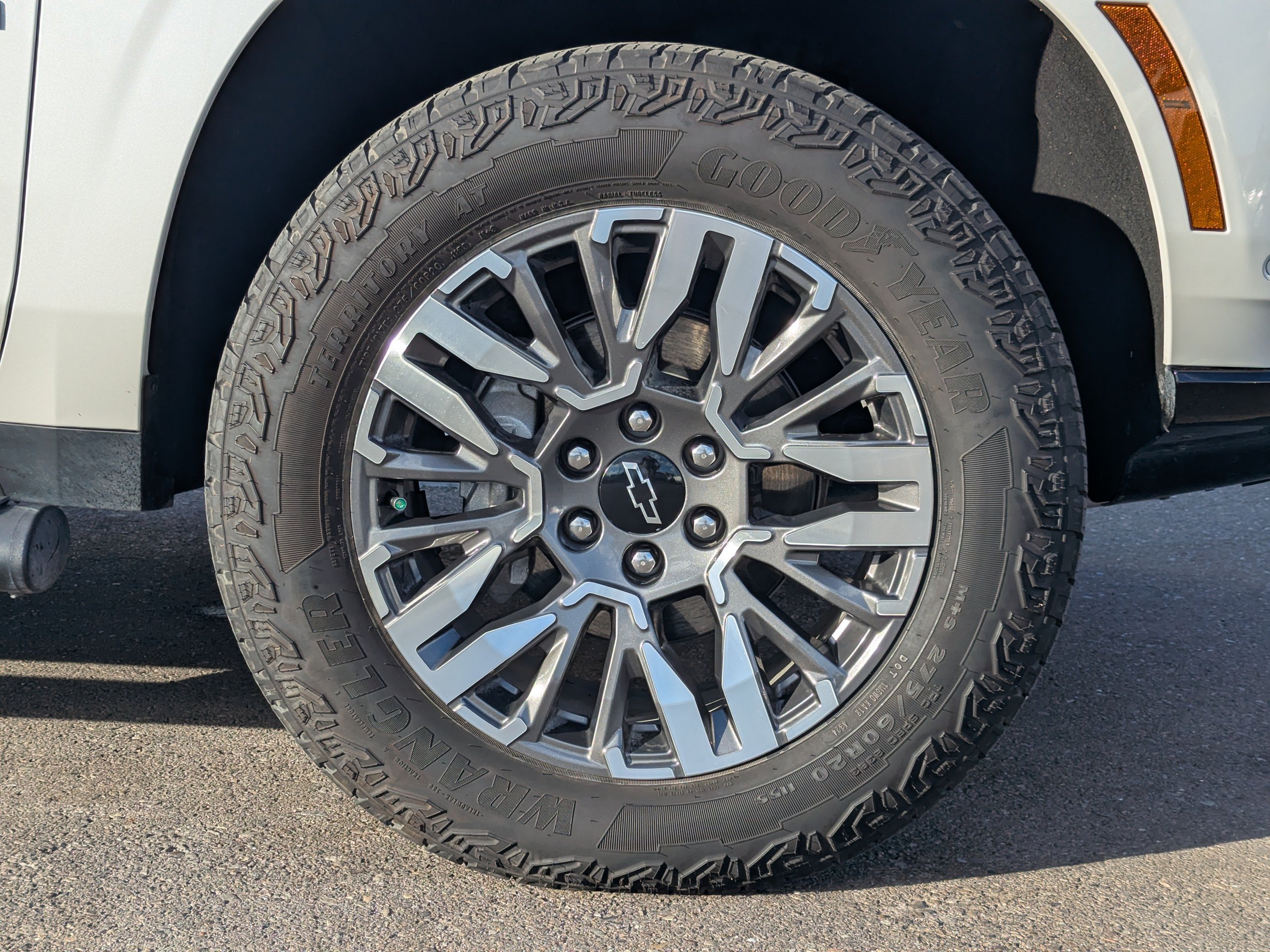 2025 Chevrolet Suburban Z71 - Photo 55