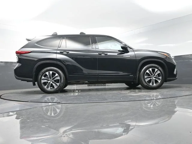 Used 2021 Black Toyota XLE image 58