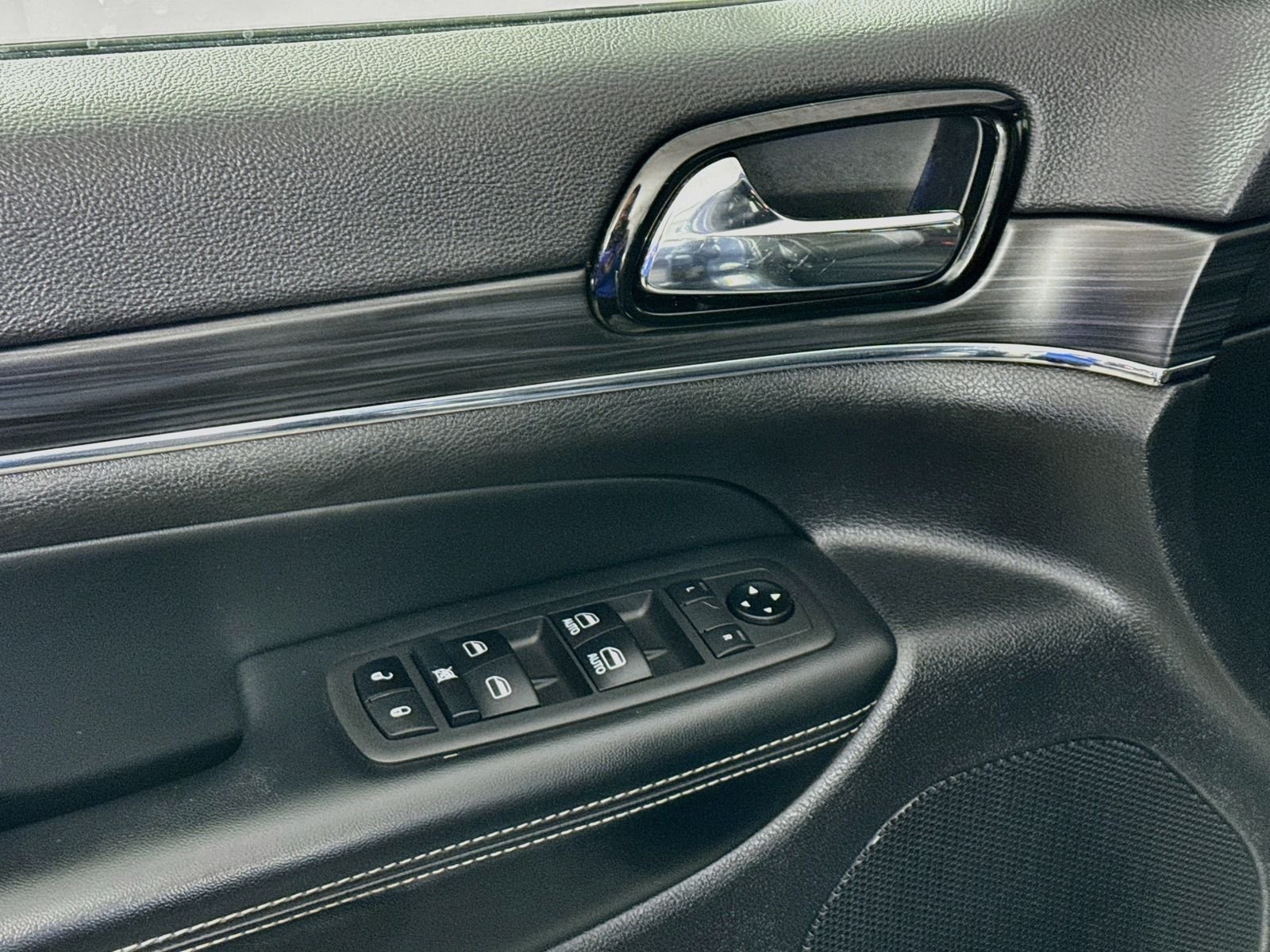 Used 2021 Blue Jeep Limited image 14