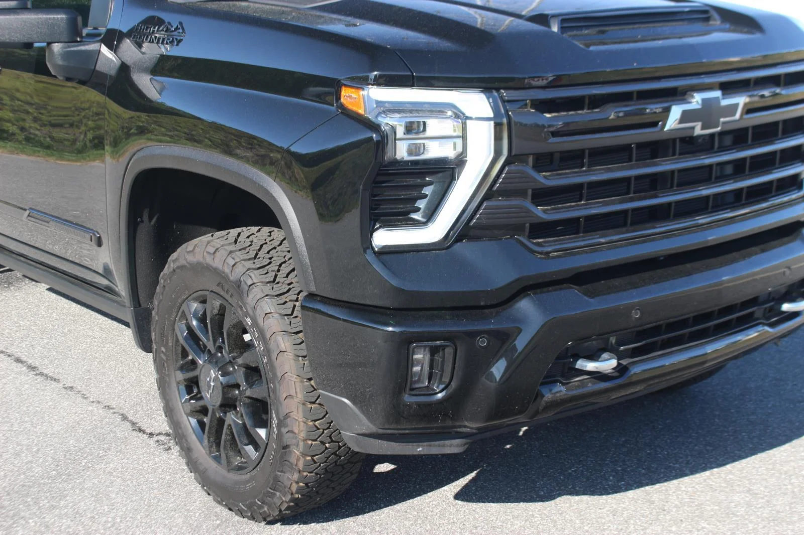Used 2025 Black Chevrolet High Country image 9