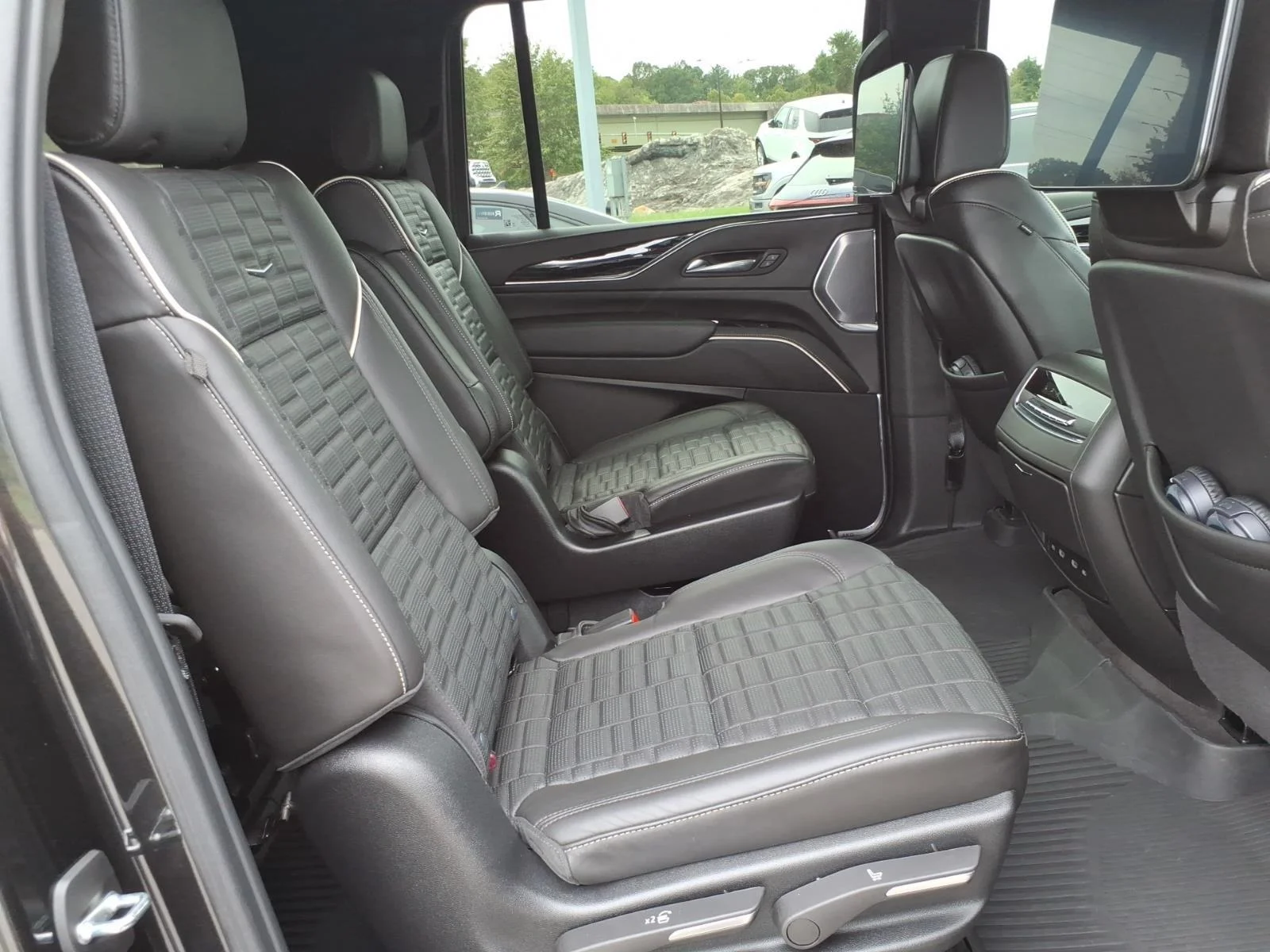 Used 2024 Black Diamond Tricoat Cadillac AWD V-Series image 27