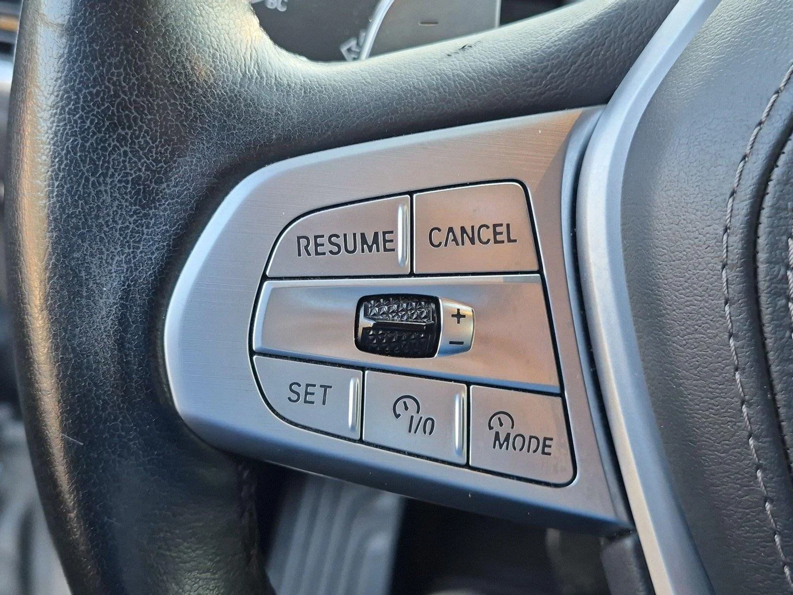 Used 2024 Skyscraper Grey Metallic BMW xDrive40i image 17